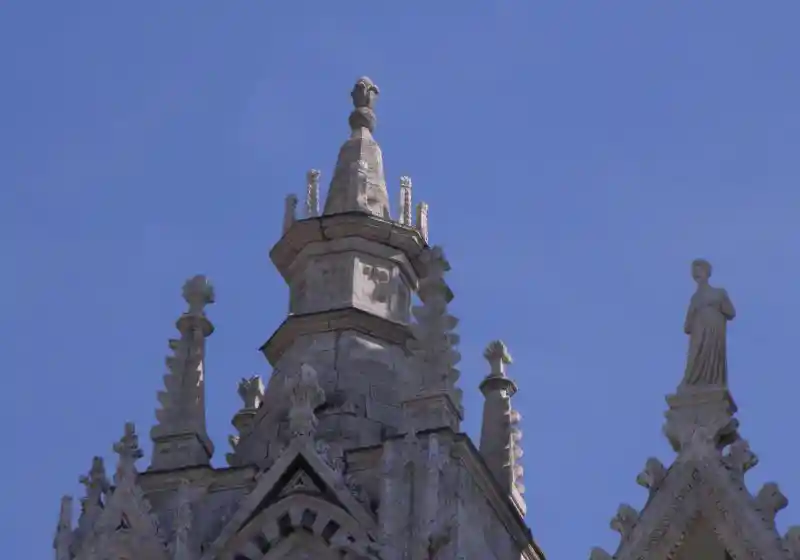 Siena Cathedral design, four-point solar disc at the top